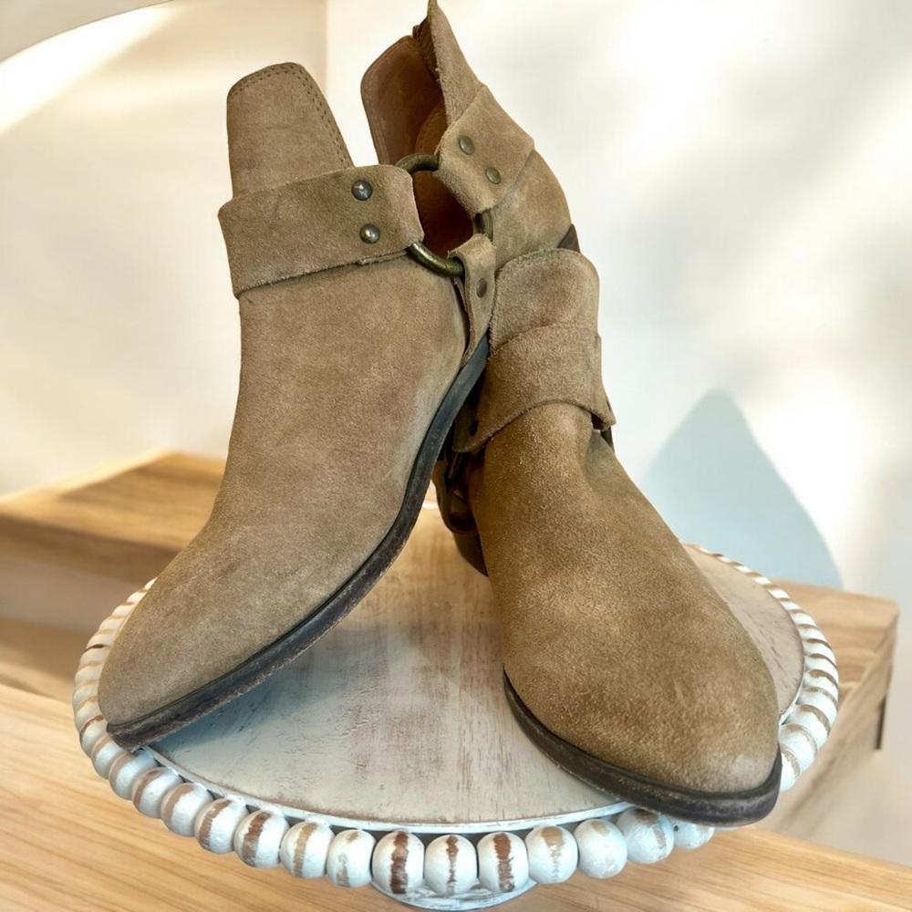 ‼️SOLD‼️ Frye Suede Leather Back-Zip Women’s Ankle Boots Ray Harness Size 10